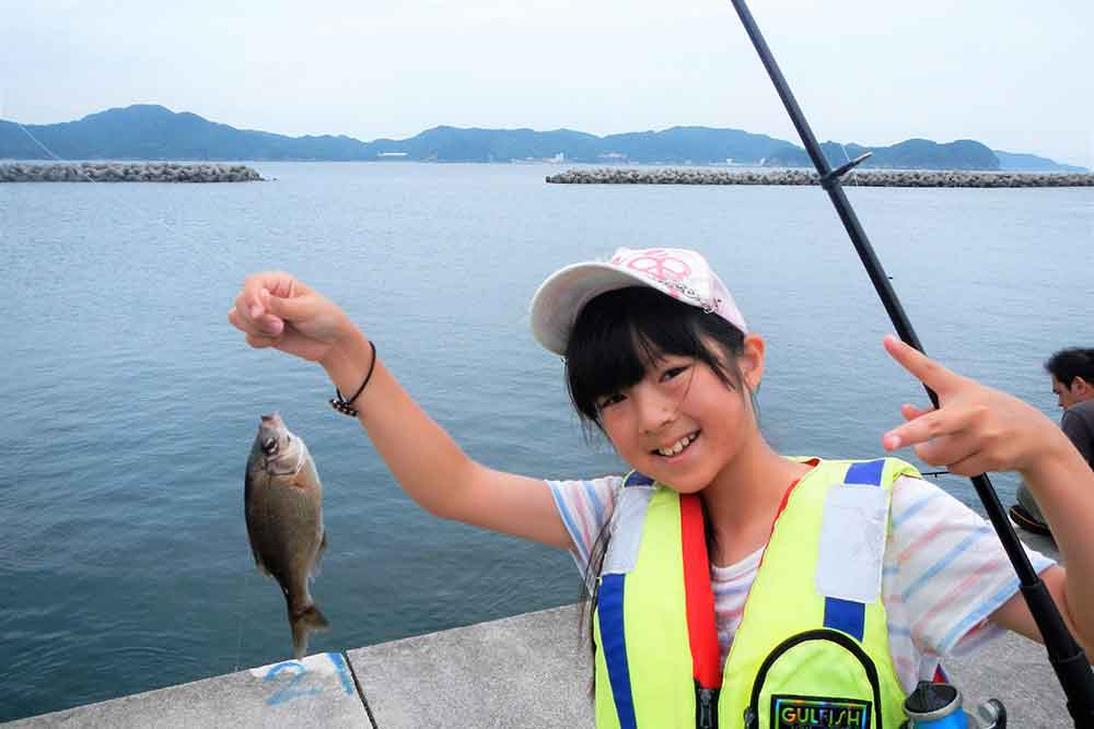 島からのおくりものツアー（釣り体験または島内散策）